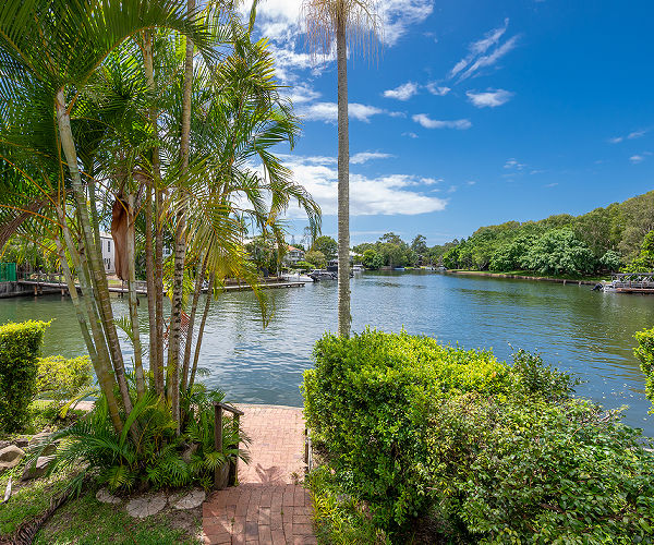 Noosa townhouse waterfront apartments